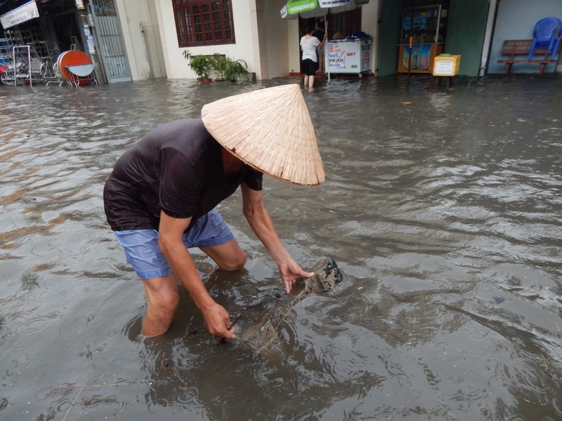 Cần Thơ: Hàng loạt tuyến đường chìm trong biển nước ảnh 3