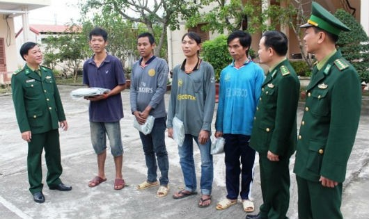 4 thuyền viên bị bán được giải cứu