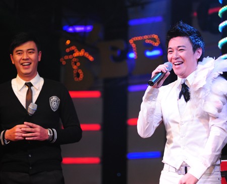 Tuấn Tú song ca cùng anh trai Phan Anh