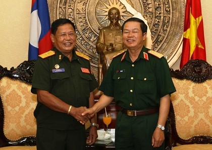 Trung tướng Đỗ Bá Tỵ tiếp Thiếu tướng Chăn-đi-sỉ Sổm-bắt