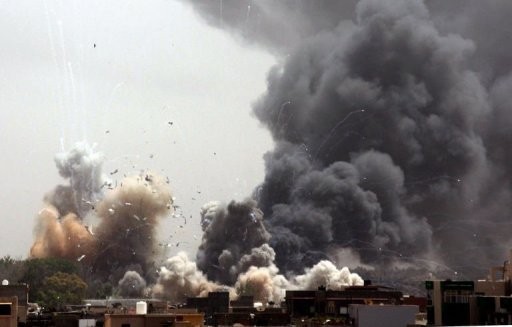 Một vụ nổ xảy ra trong khu dinh thự của nhà lãnh đạo Libya Gaddafi hôm qua. Ảnh: AFP