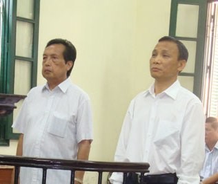 Hai bị cáo tại phiên tòa hôm qua - 22/6