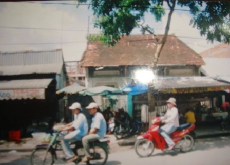 Căn nhà này đã bị đập phá nhằm mục đích cho rằng chỉ chuyển nhượng đất, không có nhà