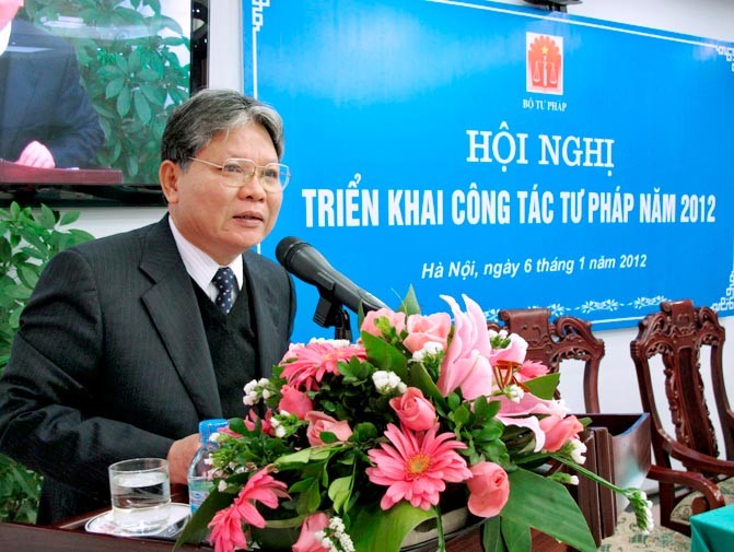 Mọi công việc liên quan đến dân rất cần sự nghiêm túc, khẩn trương. Trong ảnh: Bộ trưởng Hà Hùng Cường phát biểu chỉ đạo Hội nghị triển khai công tác tư pháp năm 2012