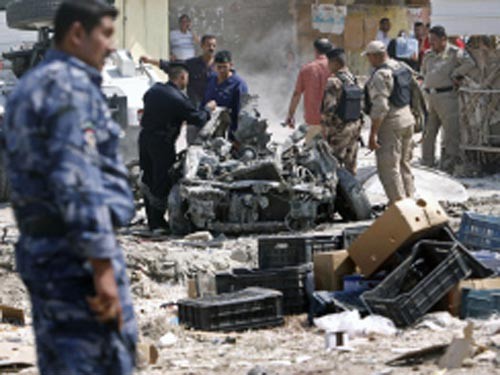 Hiện trường vụ đánh bom ở Basra, cách Baghdad khoảng 340 km, ngày 9/9. Ảnh: AP