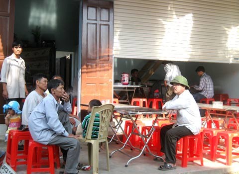 Gia đình anh Ngọc muốn thấy thi thể con mình.