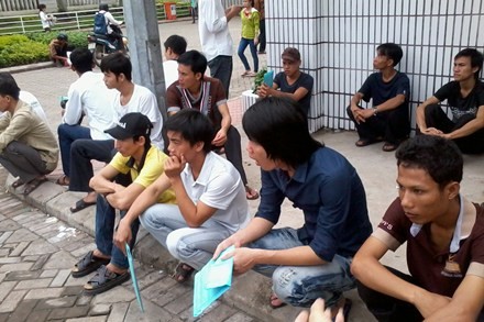 Lao động chờ đợi được tuyển