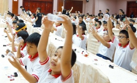 Các em học snh hào hứng với chương trình