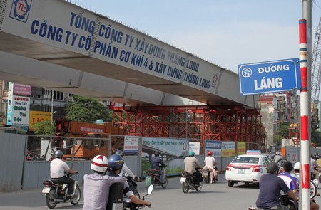 Cầu vượt Nguyễn Chí Thanh - Láng