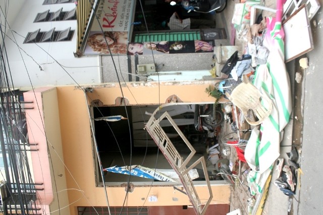 Nhà trọ tang hoang sau vụ nổ