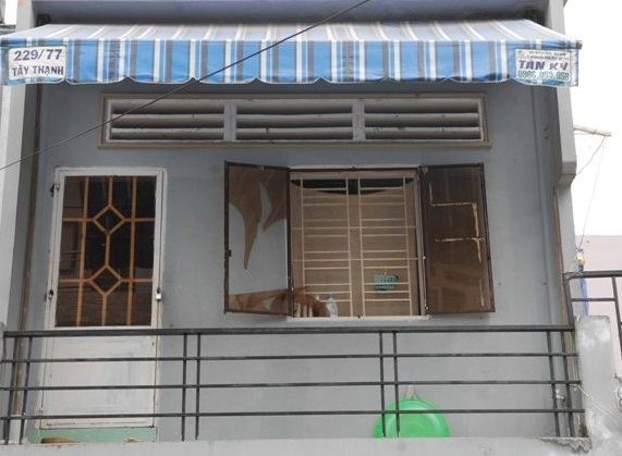 Vụ nổ kinh hoàng khiến kính ở tầng 2 nhà đối diện vỡ vụn