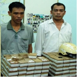 Hai đối tượng vận chuyển trái phép 200.000 kíp nổ đi tiêu thụ, bị CSCĐ Thanh Hóa bắt ngày 24/5/2012