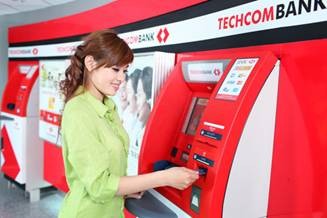 Tăng phí giao dịch nội mạng, nhưng chất lượng dịch vụ của ngân hàng có cải thiện? Ảnh chỉ mang tính chất minh họa