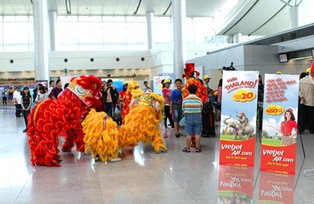 Những chú lân vui nhộn trước giờ khai trương làm