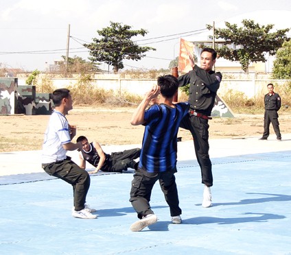 Một đánh ba