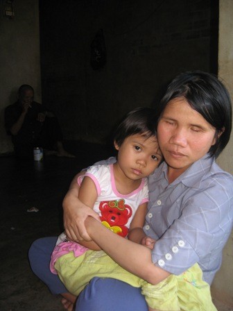 Sống trong bóng tối, nhưng họ luôn cố gắng để các con được đàng hoàng