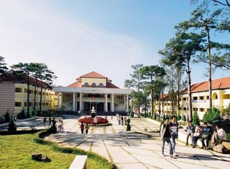 Khuôn viên trường