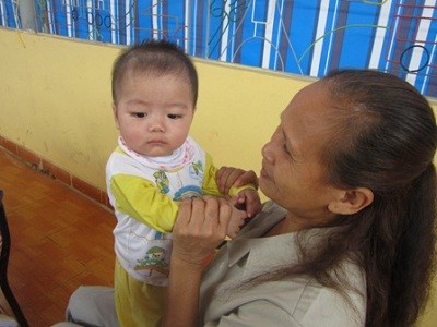 Chị Lập và đứa con nhỏ trong nhà