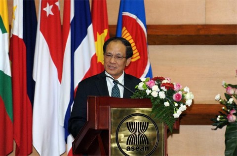 Tổng thư ký Lê Lương Minh trên diễn đàn ASEAN.