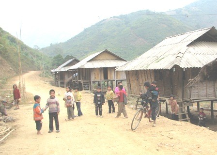 “Cơn lốc” ma túy những năm trước càn về làm xơ xác bản Poọng.