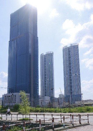 Keangnam Hanoi Landmark Tower là toà nhà cao nhất Việt Nam đển thời điểm hiện tại và là công trình lấy đi 7 mạng người trong giai đoạn thi công . ( Ảnh: Wikipedia)