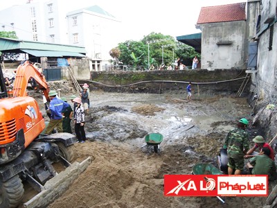 Nền đất nơi phát hiện 32 ngôi mộ