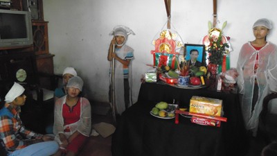 Từ hôm qua đến giờ vợ con anh Kiên ngất lên ngất xuống không biết bao nhiêu lần.