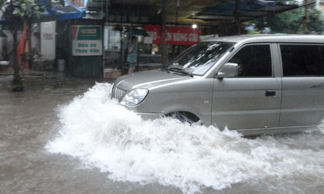 Xe ô tô lội qua