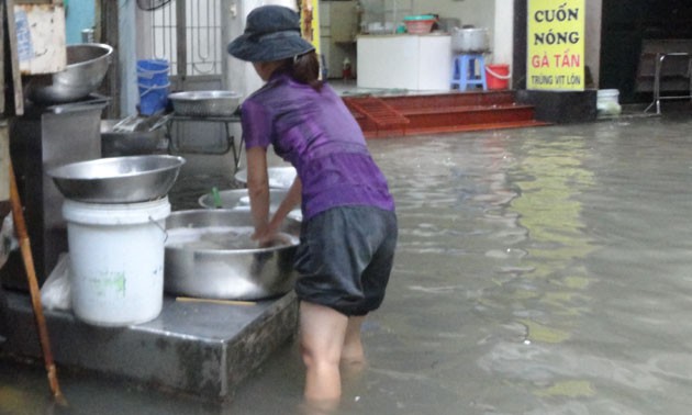 Các quán ăn buộc phải ngừng hoạt động vì nước cao