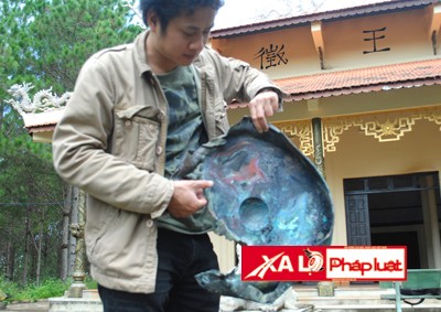 Nhiều vật dụng bị phá hủy trong vụ đốt đền
