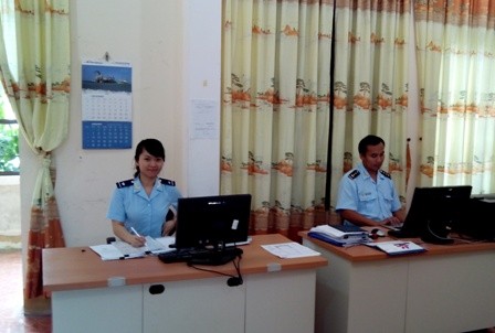 Cán bộ, nhân viên Chi cục hải quan cửa khẩu Cảng Vũng Áng luôn nêu cao, thực hiện tốt tuyên ngôn của ngành.