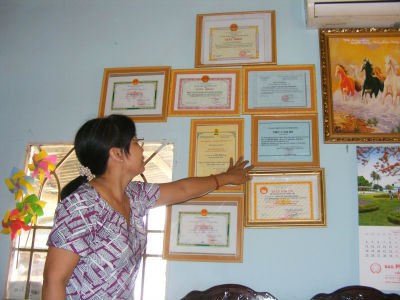 Những bằng khen, giấy khen tuyên dương hành động thiện nguyện của anh Dũng và thành viên trong đội