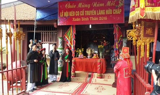 Lễ hội Kéo co mang ý nghĩa cầu cho mù mang bội thu, ấm no, hạnh phúc (Ảnh: T.Thành)