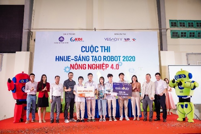 Lễ trao giải cuộc thi “HNUE – Sáng tạo Robot 2020”.