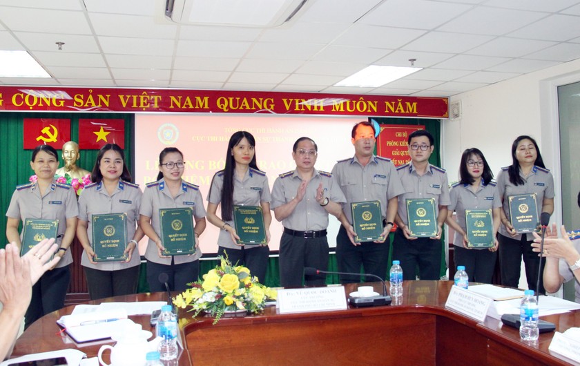 TP Hồ Chí Minh: Trao quyết định chấp hành viên sơ cấp