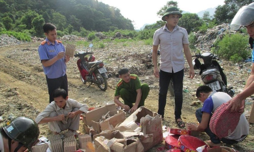 Chi cục THADS Bắc Mê, Hà Giang thực hiện tiêu huỷ vật chứng