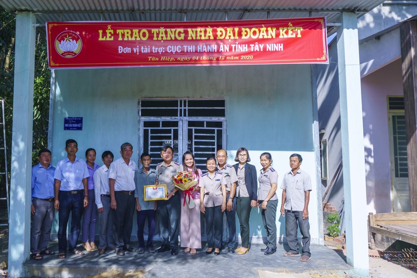 Tây Ninh: Cục Thi hành án dân sự tỉnh trao nhà Đại đoàn kết