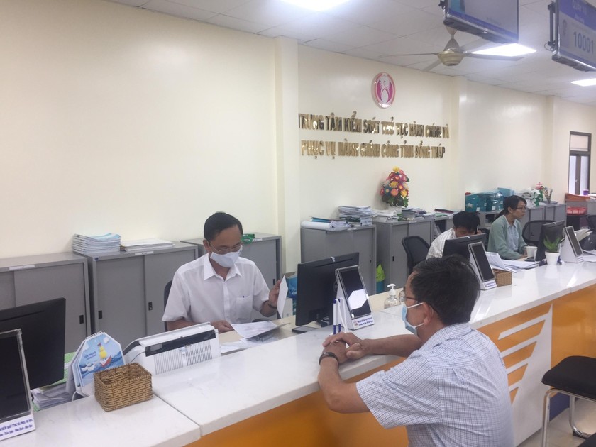 Tiếp nhận hồ sơ yêu giải quyết thủ tục hành chính lĩnh vực Tư pháp tại Trung tâm KSTTHC và Phục vụ HHC Đồng Tháp.jpg