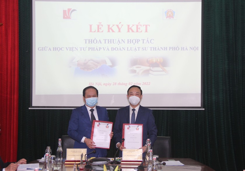 Học viện Tư pháp và Đoàn Luật sư Thành phố Hà Nội ký kết Thỏa thuận hợp tác