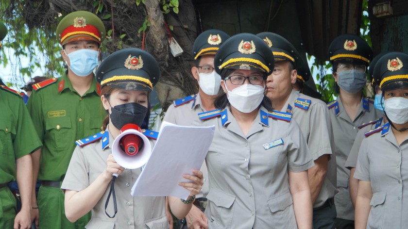 Huyện Bình Chánh: Cưỡng chế vụ “biến đất mượn thành sở hữu riêng hơn 30 năm”