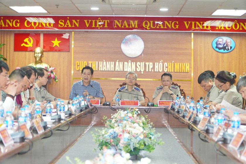 Tổng cục trưởng Nguyễn Quang Thái làm việc tại Cục Thi hành án dân sự Thành phố Hồ Chí Minh