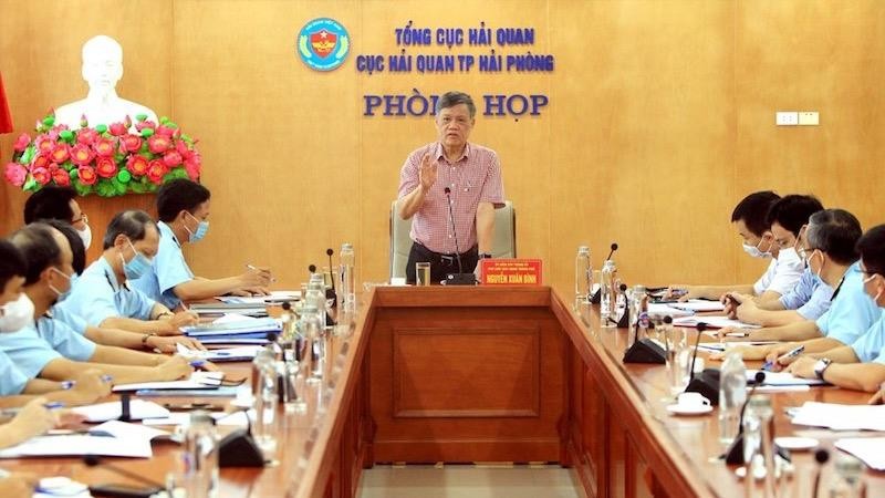 Phó Chủ tịch Thường trực UBND TP Nguyễn Xuân Bình phát biểu tại buổi làm việc với Đảng ủy Cục Hải quan Hải Phòng.