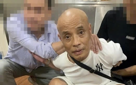 Đối tượng Trần Duy Cường cùng vật chứng thu giữ khi bắt quả tang