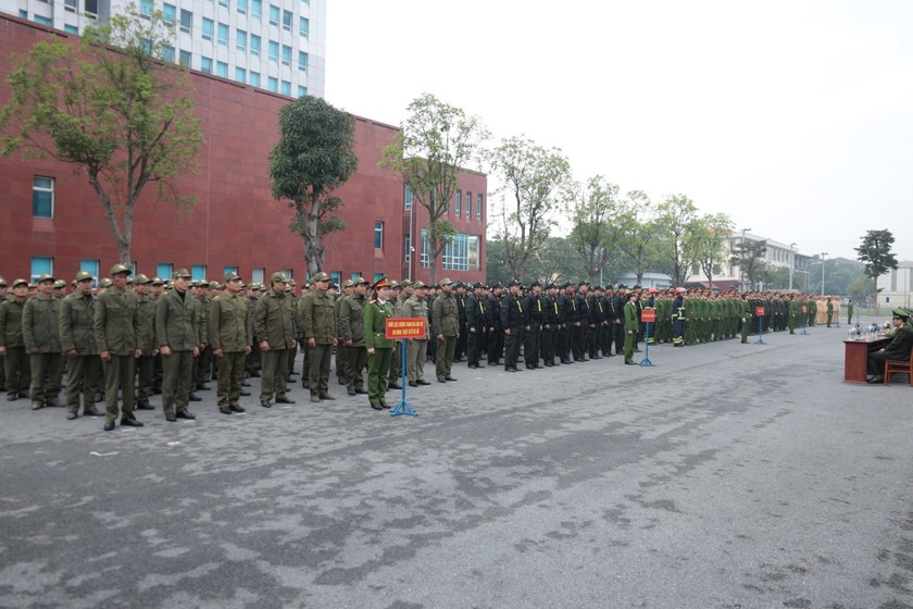 Lực lượng công an tỉnh Hưng Yên tại lễ ra quân.