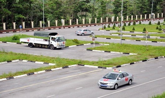 Sắp tăng bộ câu hỏi thi sát hạch lái xe lên 500 câu hỏi