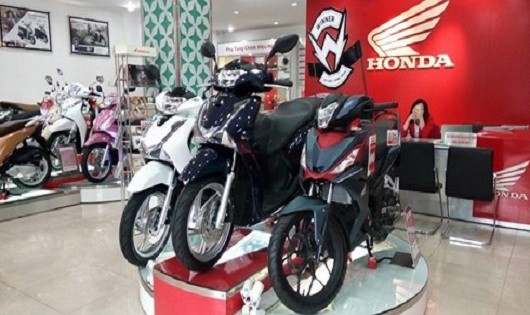 Giá xe máy Honda tháng 4/2019: Tại sao giá xe ở đại lý  cao hơn giá hãng?