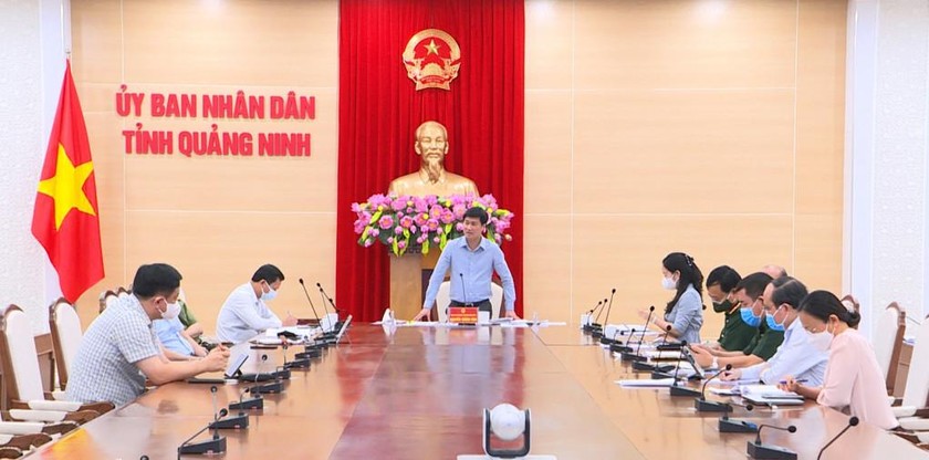 Ông Nguyễn Tường Văn, Chủ tịch UBND tỉnh chủ trì cuộc họp.