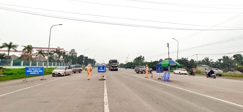 Quảng Ninh: Kiểm điểm cán bộ trực chốt cầu Đá Bạc để lọt F0