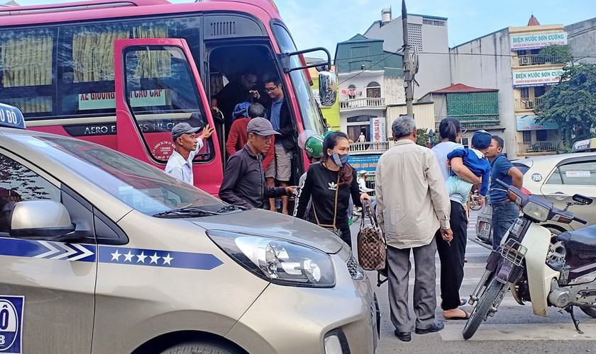 Nhà xe tự ý tăng giá vé, chèn ép hành khách dịp nghỉ Tết