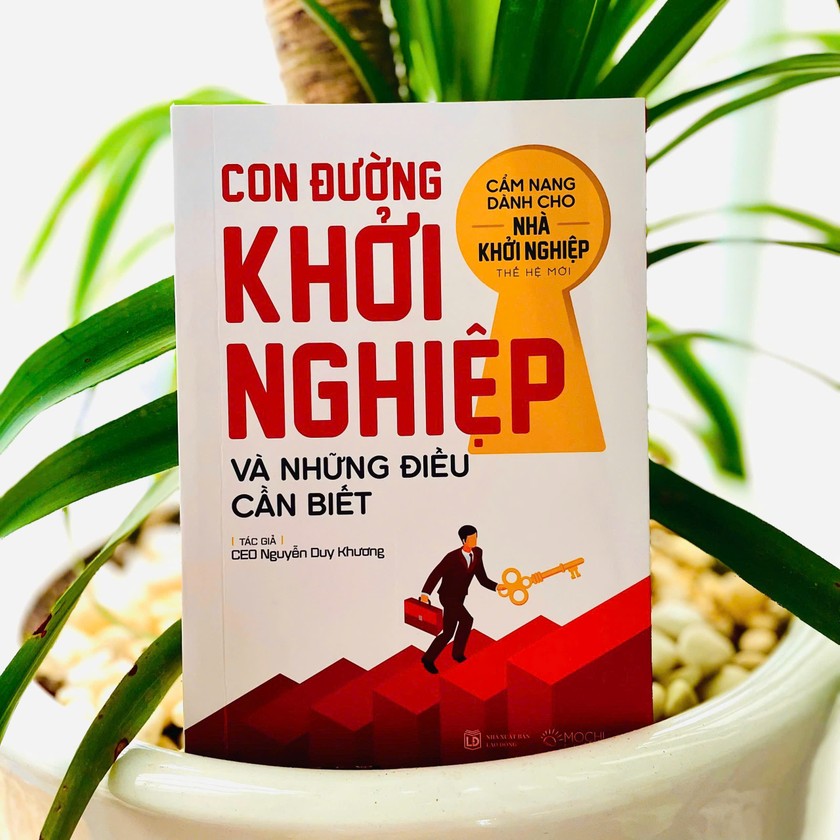 Cuốn sách &quot;Con đường khởi nghiệp và những điều cần biết&quot; hiện đang bán rất chạy trên các nền tảng thương mại điện tử: Tiki; Lazada; Shopee…